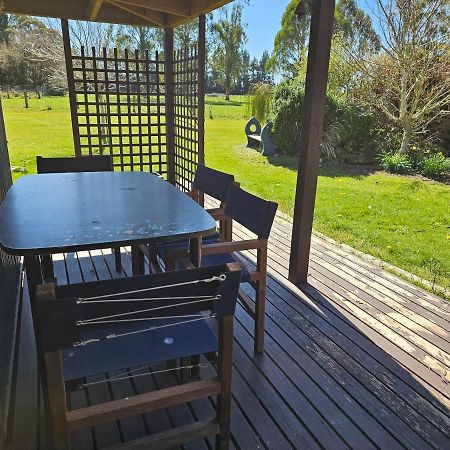 Te Anau Farm Cottage ภายนอก รูปภาพ