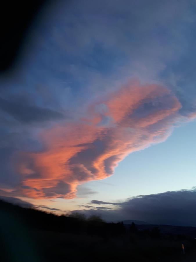 Te Anau Farm Cottage ภายนอก รูปภาพ