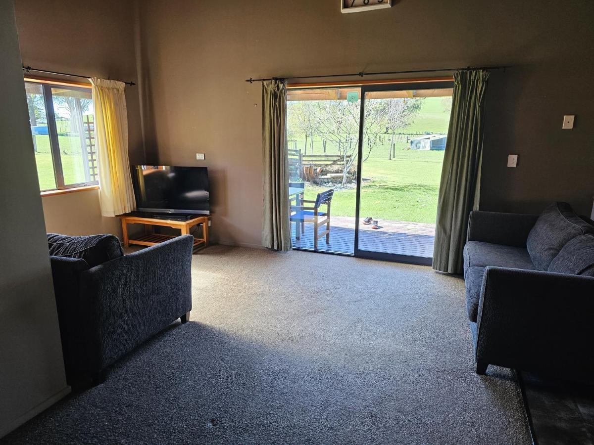 Te Anau Farm Cottage ภายนอก รูปภาพ